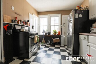 11 Frederika St, Unit 1 in Boston, MA - Foto de edificio - Building Photo