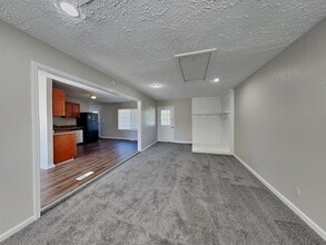 83 N Wagon Rd in Bargersville, IN - Foto de edificio - Building Photo