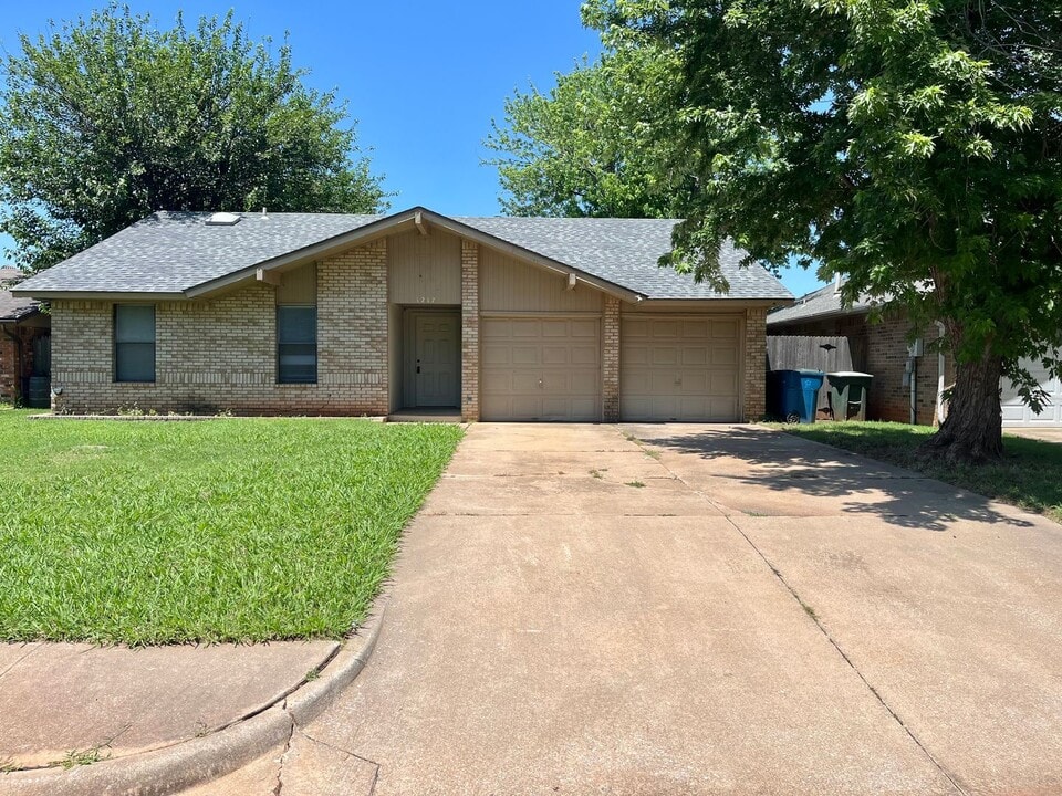 1217 Del Norte Dr in Edmond, OK - Building Photo