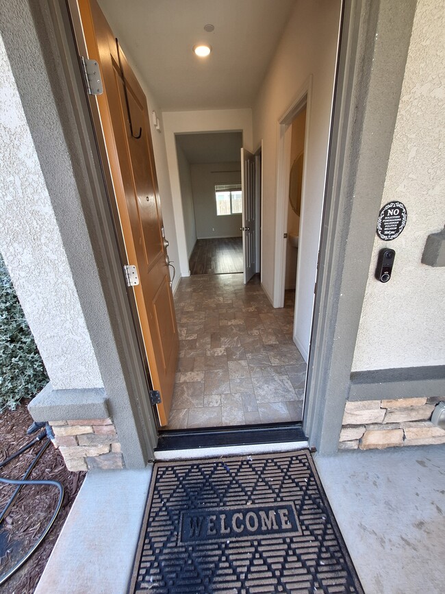 330 Alboran Sea Cir in Sacramento, CA - Foto de edificio - Building Photo