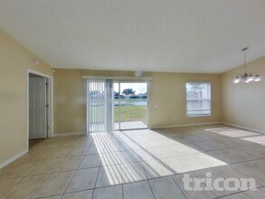10515 Walker Vista Dr in Riverview, FL - Foto de edificio - Building Photo