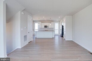 3978 Shire Meadow Ln in Triangle, VA - Building Photo