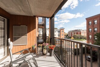60 Rantoul St, Unit 407 in Beverly, MA - Building Photo - Building Photo