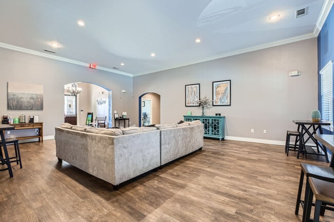 Tigoni Villas in San Antonio, TX - Foto de edificio - Building Photo