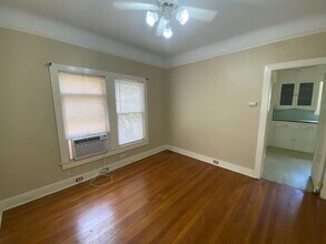 247 E Lullwood Ave in San Antonio, TX - Building Photo - Building Photo