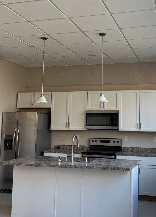 property at 3776 E Hammond Ave