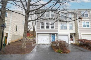 6150 Glen Eagles Ct in Falls Church, VA - Building Photo