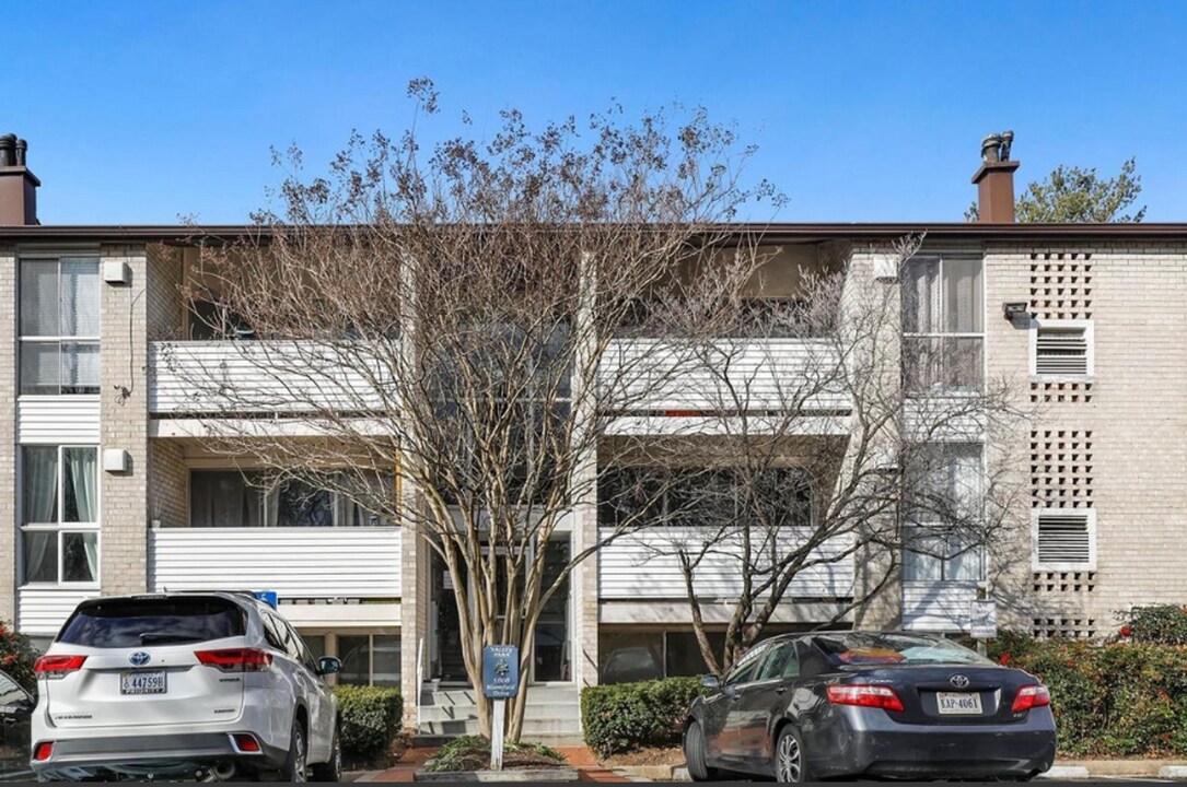 5608 Bloomfield Dr in Alexandria, VA - Building Photo