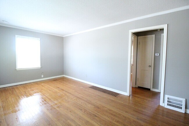 4934 Briar St in Roeland Park, KS - Building Photo - Building Photo