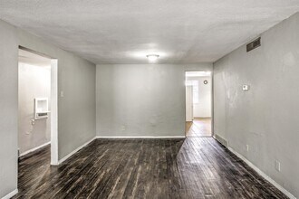 1030 Wild Cherry Ln-Unit -1 in University City, MO - Building Photo - Building Photo