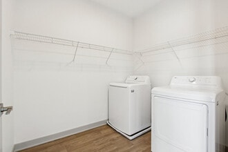 Kensington Gardens in McCordsville, IN - Foto de edificio - Building Photo