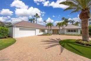 4455 Gordon Dr in Naples, FL - Building Photo