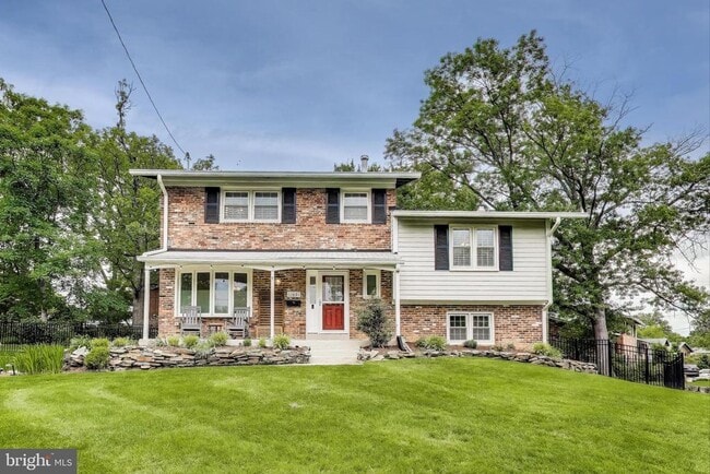 property at 11601 Georgetowne Ct