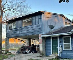 6786 Ben D Smith Rd in Silsbee, TX - Building Photo