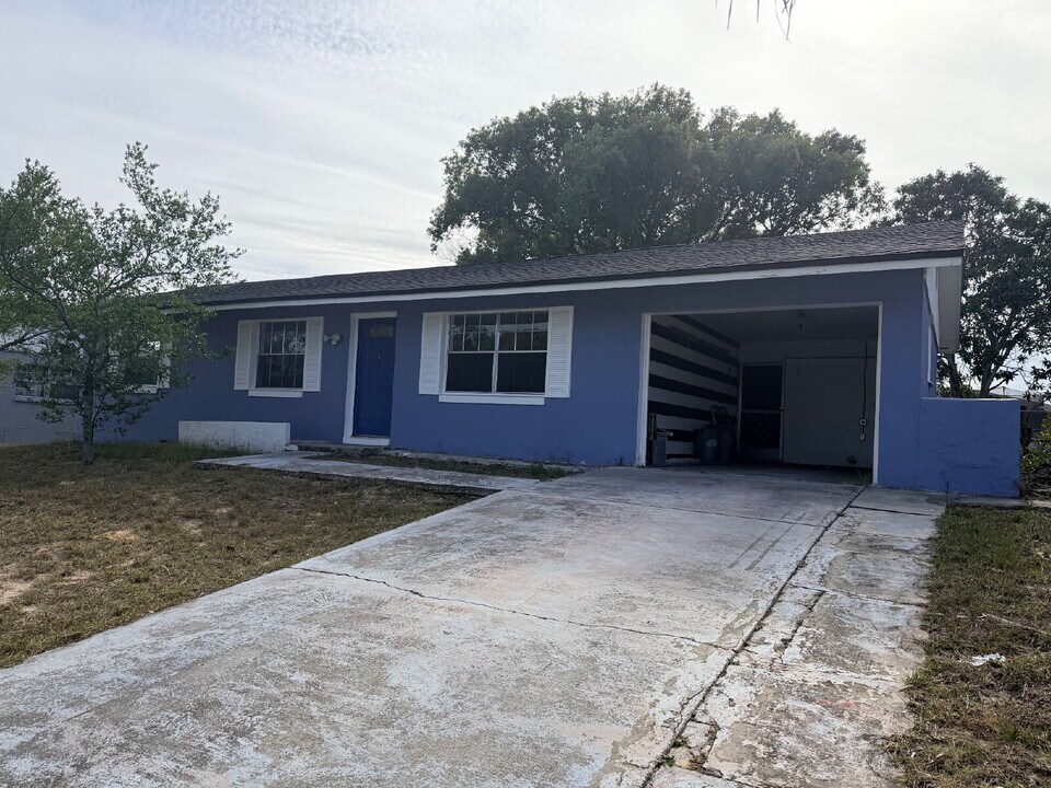 12582 Elgin Blvd in Spring Hill, FL - Building Photo