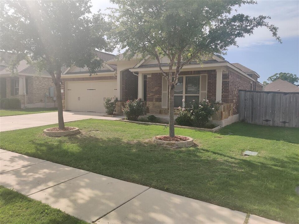 3332 Lauren Nicole Ln in Round Rock, TX - Foto de edificio