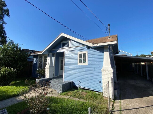 6523 Avenue C photo'