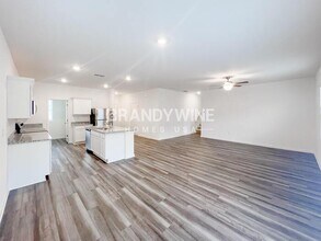 83 Rowlett Pl in Winder, GA - Foto de edificio - Building Photo