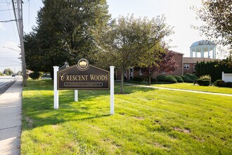 Crescent Woods in Bethpage, NY - Building Photo - Building Photo