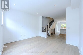 60-160 Lunar Cres in Mississauga, ON - Building Photo - Building Photo