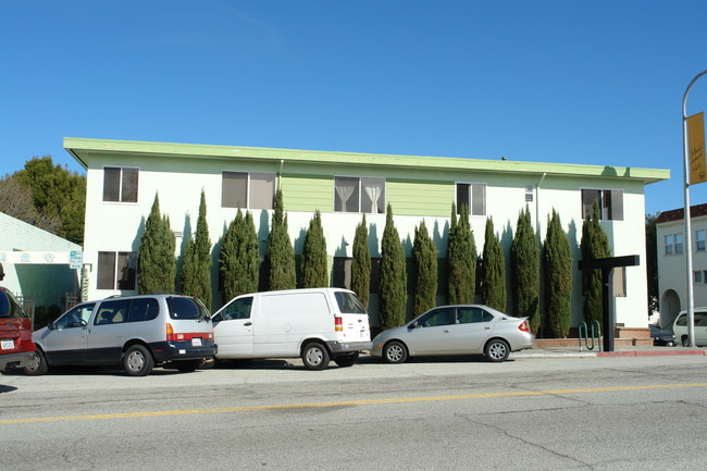 1525 Solano Ave in Berkeley, CA - Foto de edificio - Building Photo