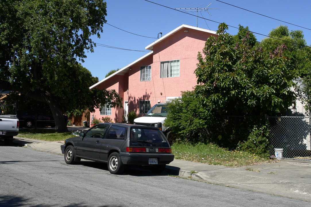 685 4th Ave in Redwood City, CA - Building Photo