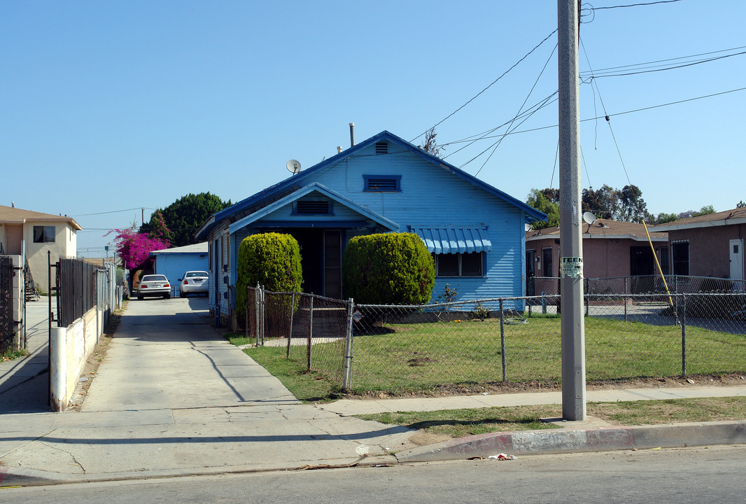 3705 W 104th St in Inglewood, CA - Building Photo