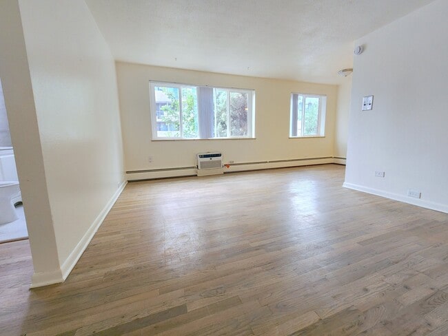 801 N Dahlia St, Unit 2