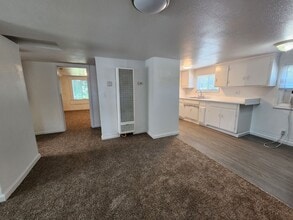 3534 20th Ave in Sacramento, CA - Foto de edificio - Building Photo