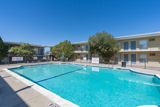 Trio Apartments in El Paso, TX - Foto de edificio - Building Photo