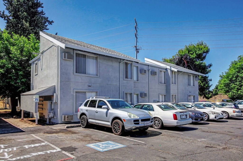 The Residences at Brookside Stockton, CA Apartments