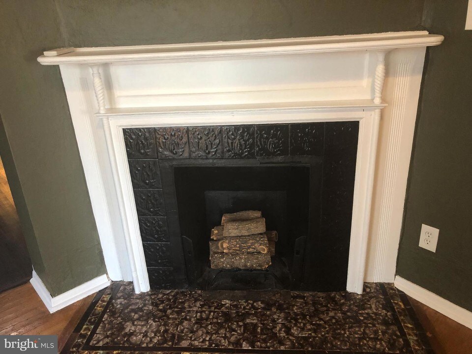 1013 Lafayette Ave-Unit -UNIT 1 in Prospect Park, PA - Building Photo