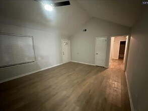 4569 Columbia Woods Ln in Millington, TN - Foto de edificio - Building Photo