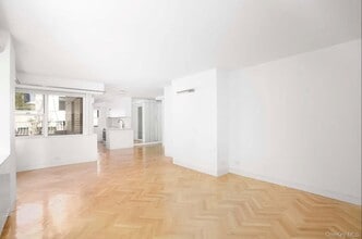 153 E 57th St in New York, NY - Building Photo - Building Photo