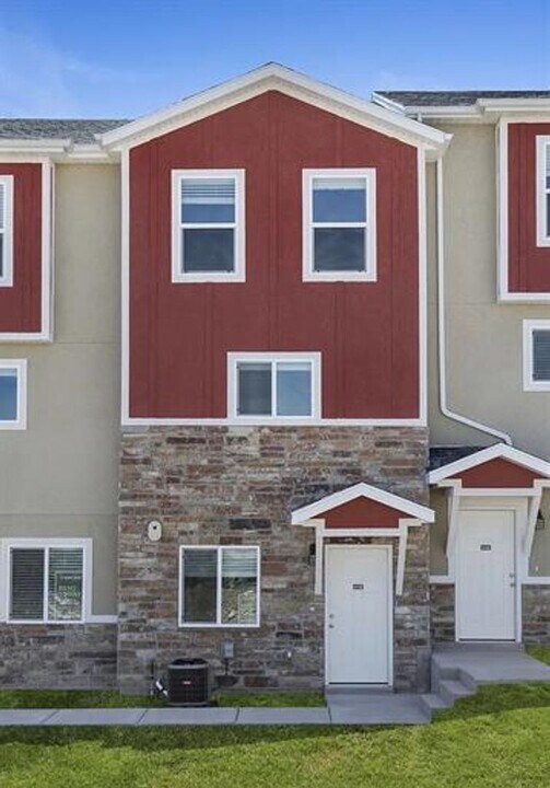 4136 W Miner View Ln-Unit -4138 West Miner View Ln in Herriman, UT - Foto de edificio