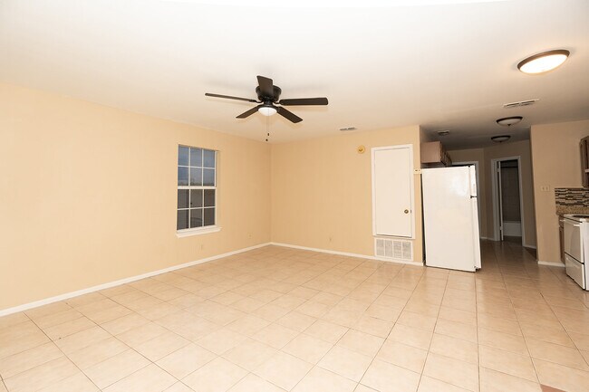 412 W Aurora Dr in Laredo, TX - Foto de edificio - Building Photo