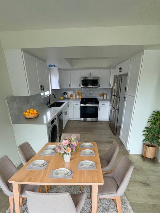 2321 E Omega Ave in Anaheim, CA - Building Photo