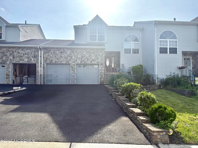 property at 28 Skylark Ct
