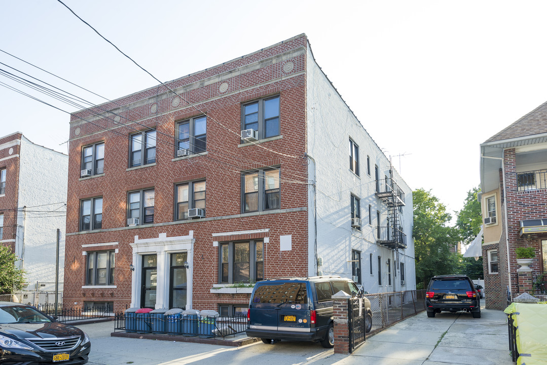 2146 E 17th St in Brooklyn, NY - Building Photo