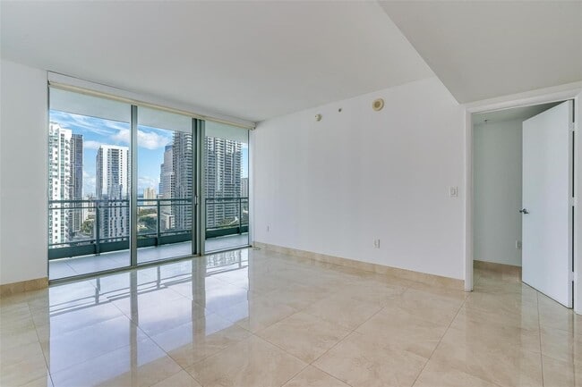 92 SW 3rd St, Unit 2712 in Miami, FL - Building Photo - Building Photo