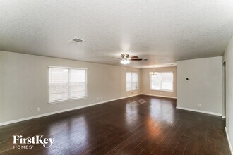 7613 Forest Vale in Live Oak, TX - Building Photo - Building Photo