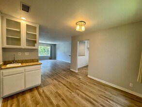 14701 Dickens St in Los Angeles, CA - Building Photo - Building Photo