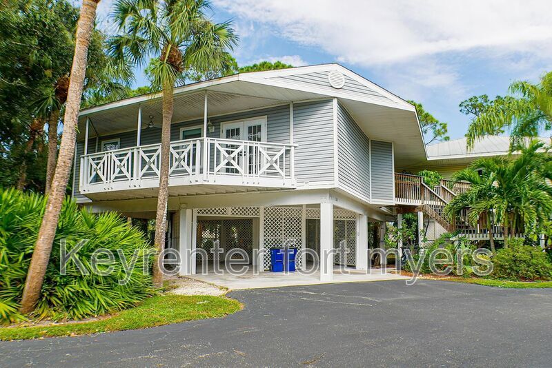 950 MOODY Rd in North Fort Myers, FL - Building Photo