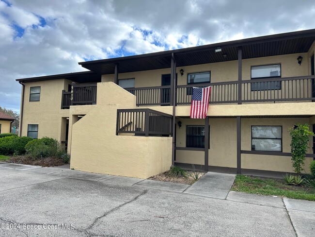 5610 N Banana River Blvd in Cocoa Beach, FL - Foto de edificio - Building Photo