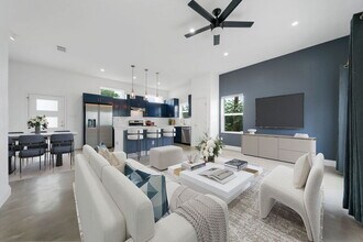 827 S Palmetto Ave in San Antonio, TX - Building Photo - Building Photo