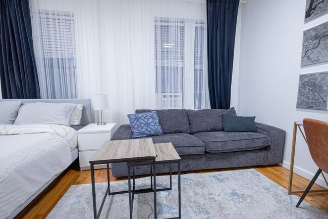 317 E 75th St in New York, NY - Foto de edificio - Building Photo