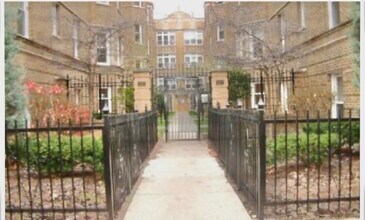 1622 W Farwell Ave, Unit b in Chicago, IL - Foto de edificio - Building Photo