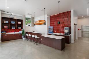 Flow Eastlake Apartments in Seattle, WA - Building Photo - Interior Photo