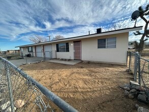 6375 Linda Lee Dr, Unit 6375 Front Unit in Yucca Valley, CA - Building Photo - Building Photo