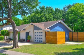 305 Thistlewood Dr in Austin, TX - Building Photo - Building Photo